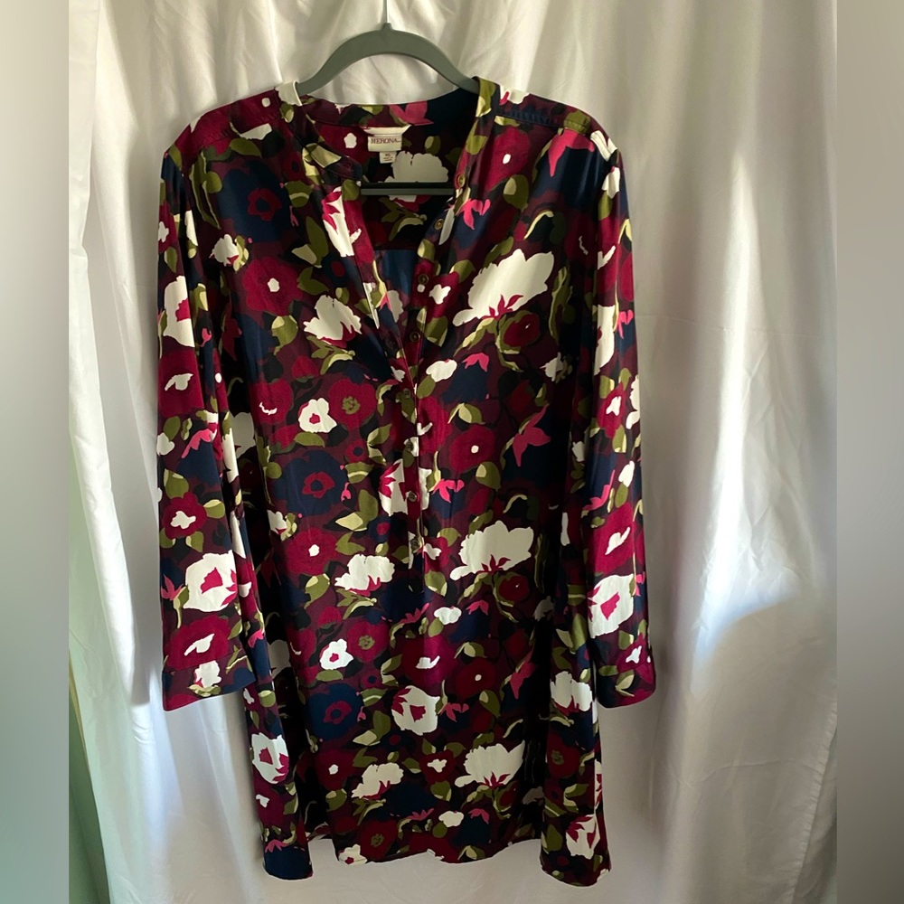 Merona mid thigh dress with long sleeves.